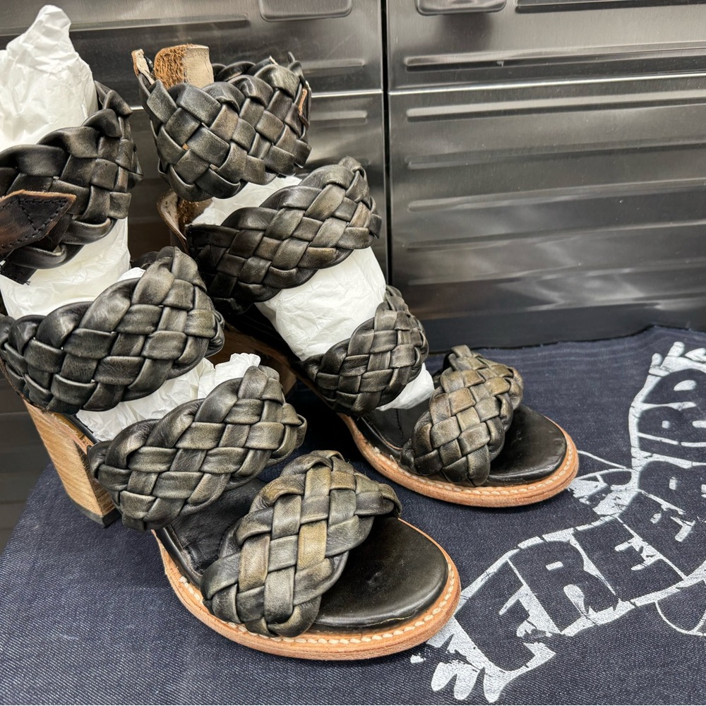 Freebird Sandals Bayou Size 9 Green